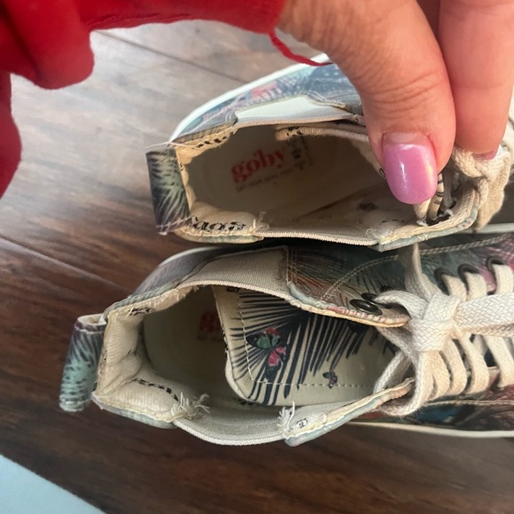 High-Top Sneakers with Colorful butterfly Pattern by Goby- Size 5 - Picture 10 of 12